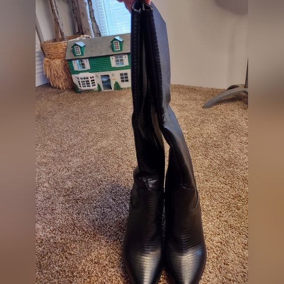 Shoedazzle Ynez black faux leather pointed toe wedge boots - Picture 5 of 16